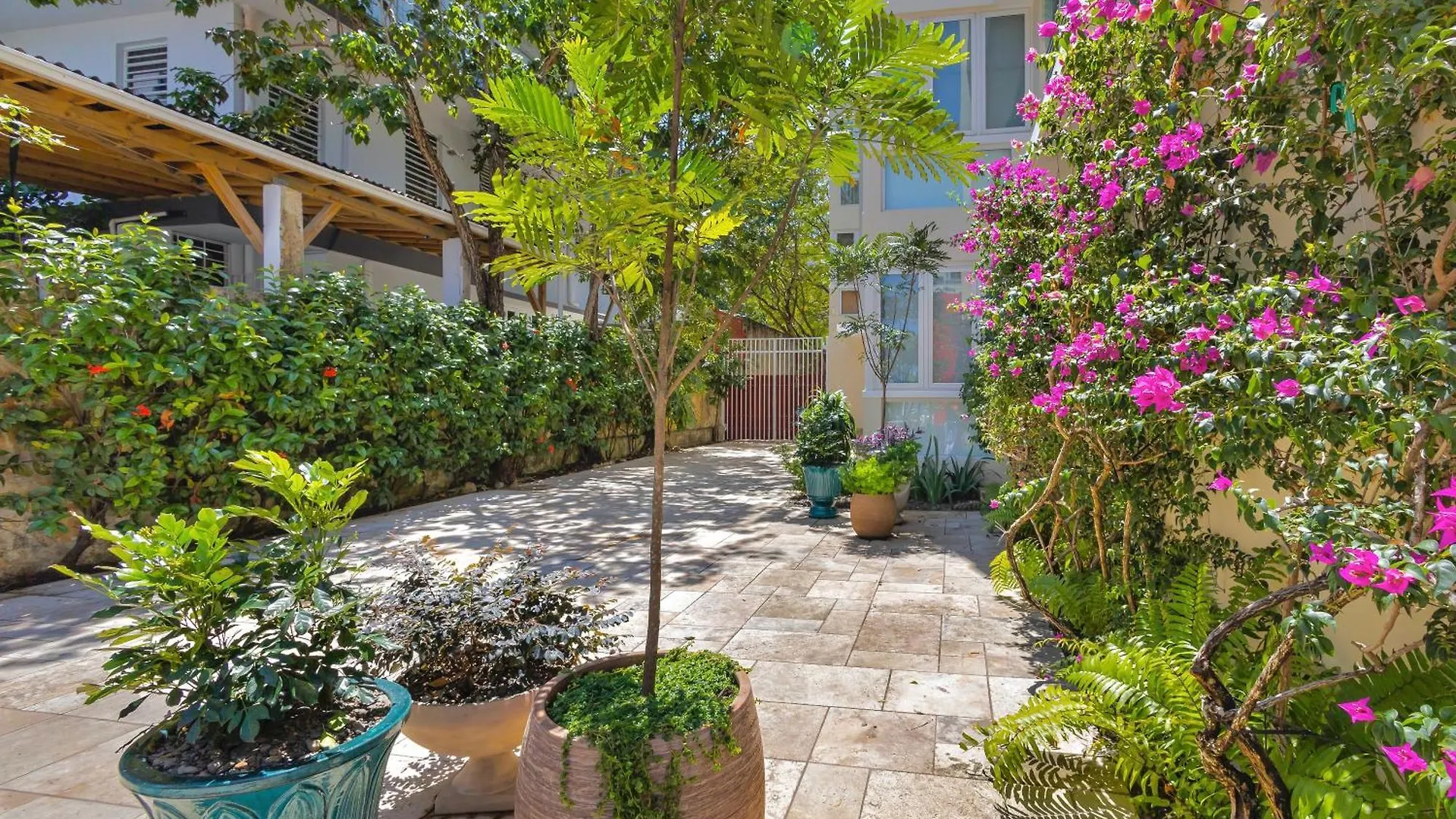 Hidden Gem In Miramar- Power Generator- Parking Apartment San Juan