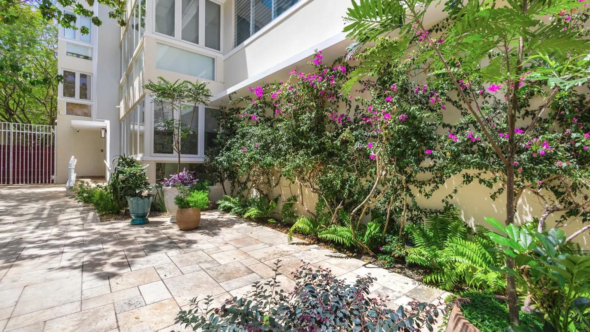 Hidden Gem In Miramar- Power Generator- Parking Apartment San Juan
