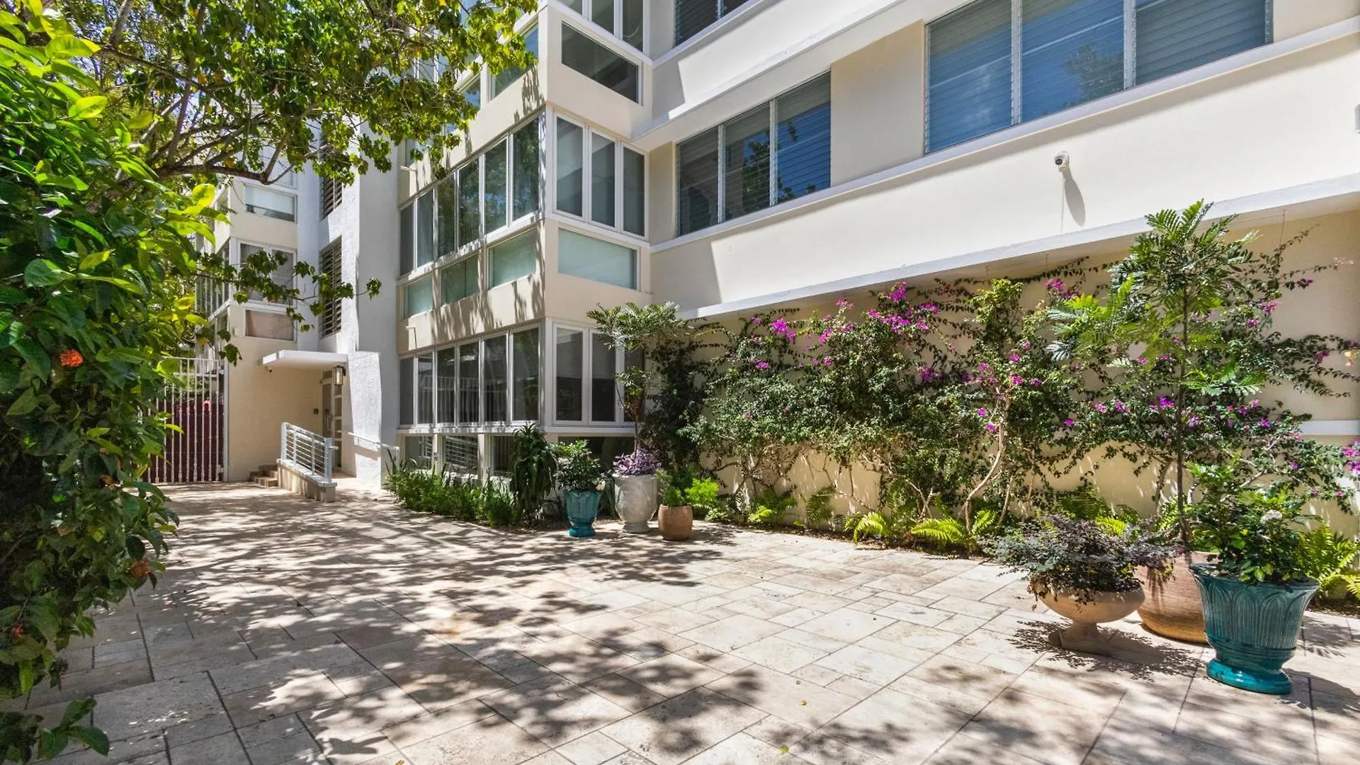 Hidden Gem In Miramar- Power Generator- Parking Apartment San Juan Puerto Rico