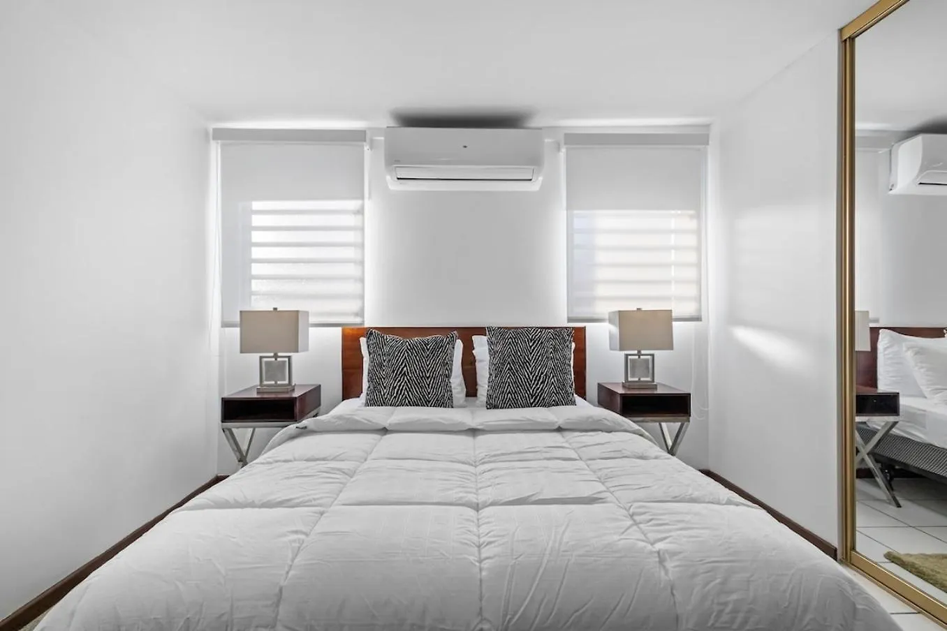 Hidden Gem In Miramar- Power Generator- Parking Apartment San Juan